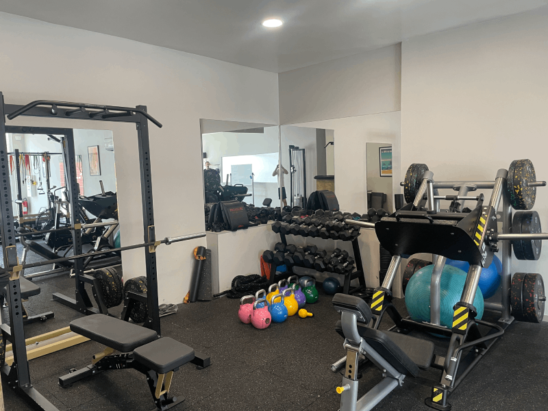 Salle de sport premium à Biarritz - Équipements Technogym et espaces fonctionnels